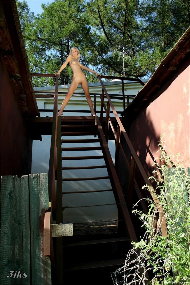 Симпотяжка на стыпеньках