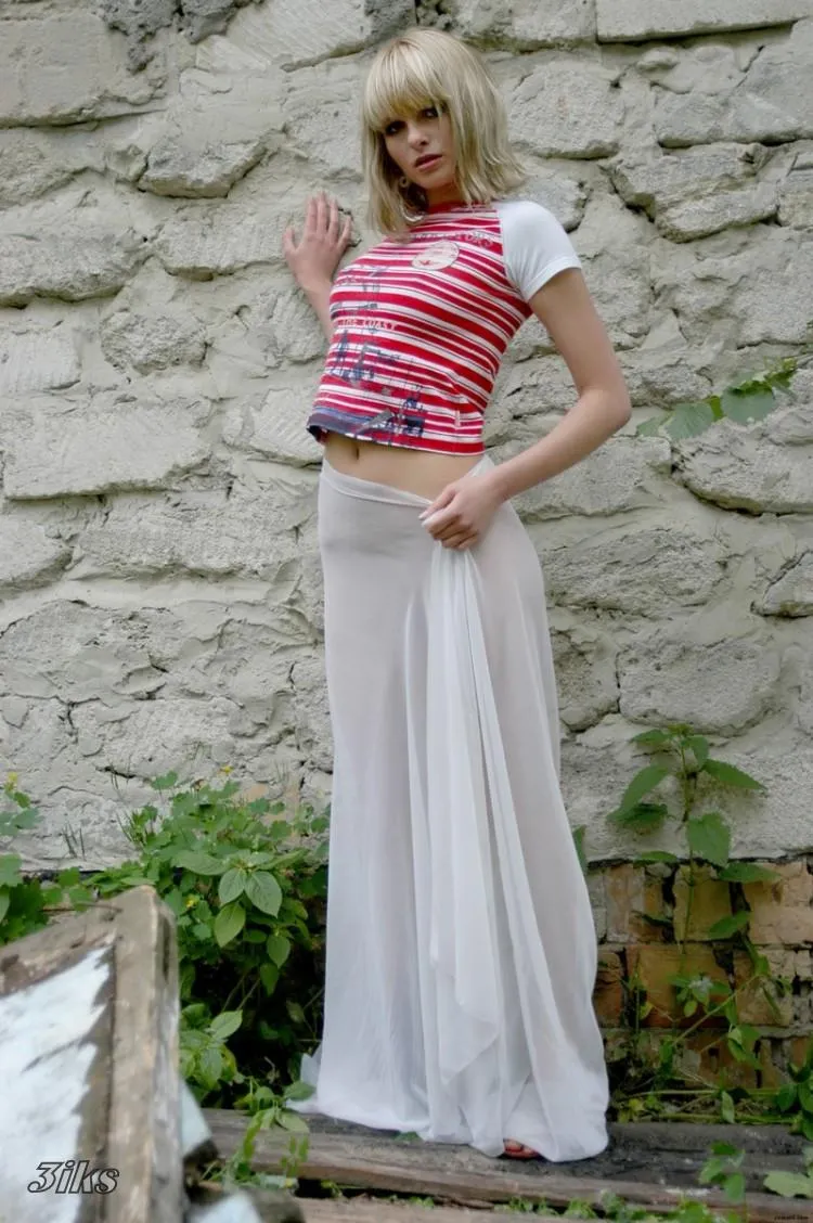 Фотосессия Блондинка на развалинах