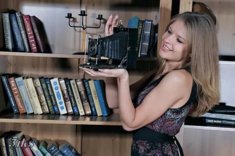 Фотосессия Голенькая красотка в стиле ретро