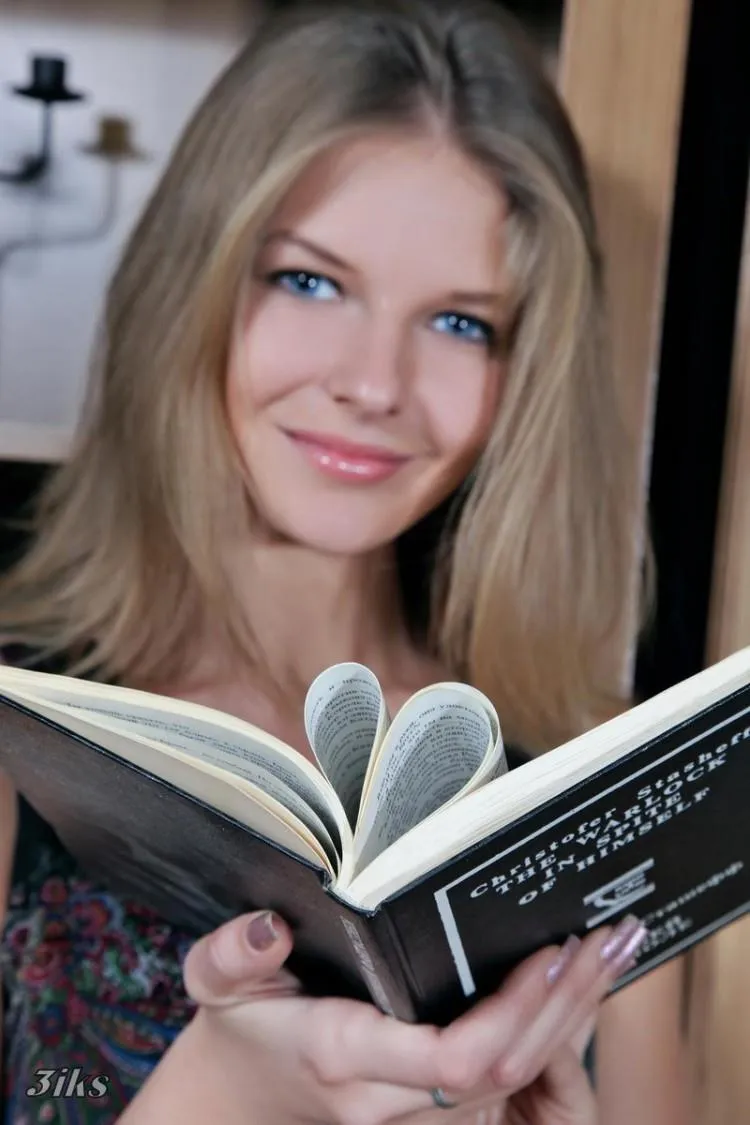 Фотосессия Голенькая красотка в стиле ретро