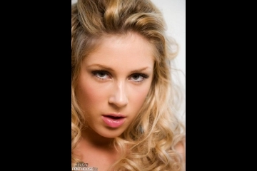 Фотосессия Развратная голая блондинка-34