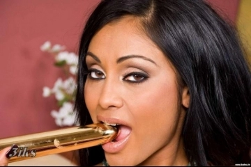 Фотосессия Бесстыжая брюнетка с большой грудью-54