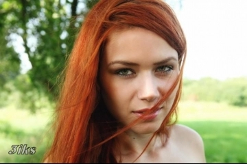 Рыжая красавица за городом-16