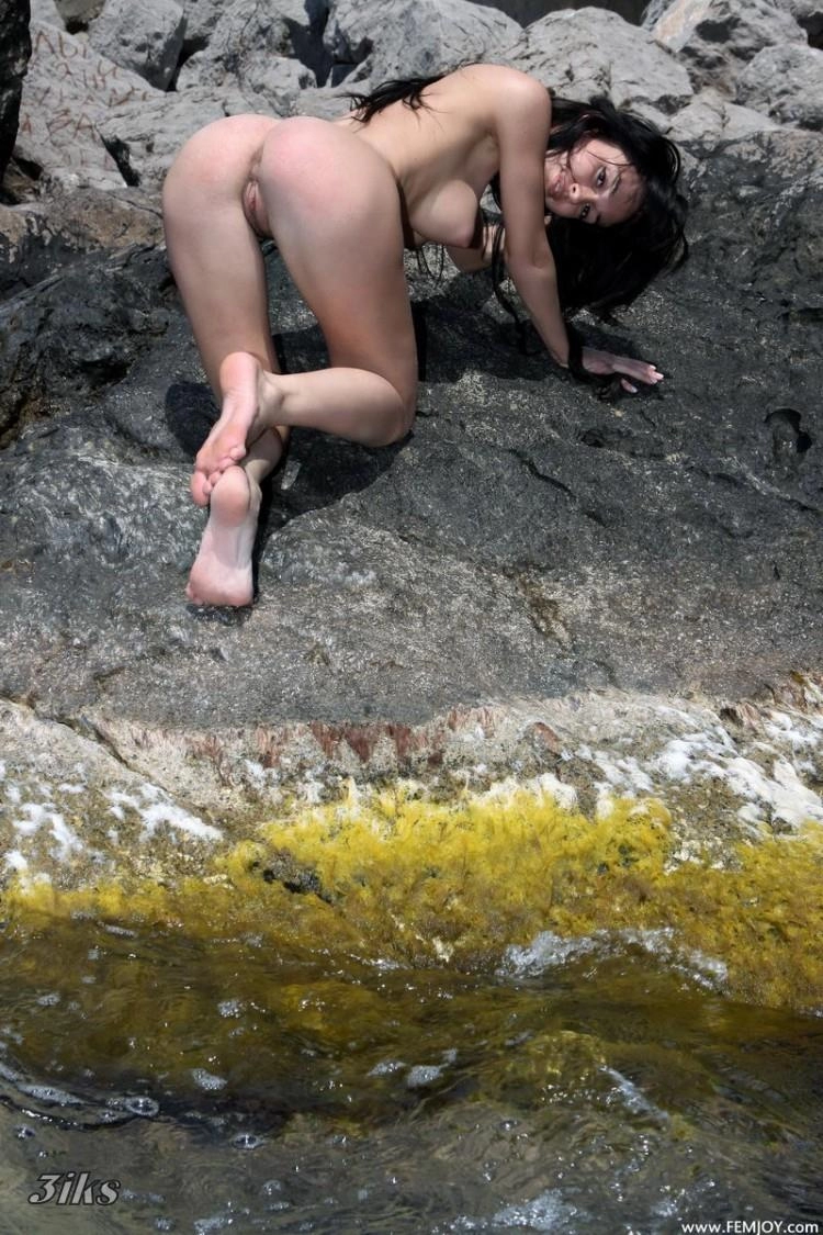 Фотосессия Стройная брюнетка на скалах-26