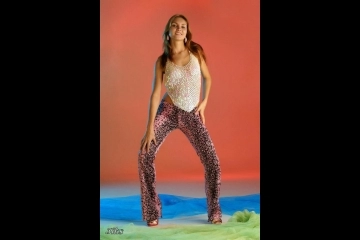 Улыбчивая красотка-1