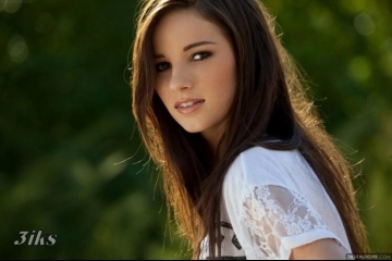 Нежная красотка с тату-1