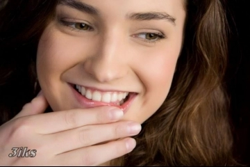 Нежная девушка в белых чулочках-6