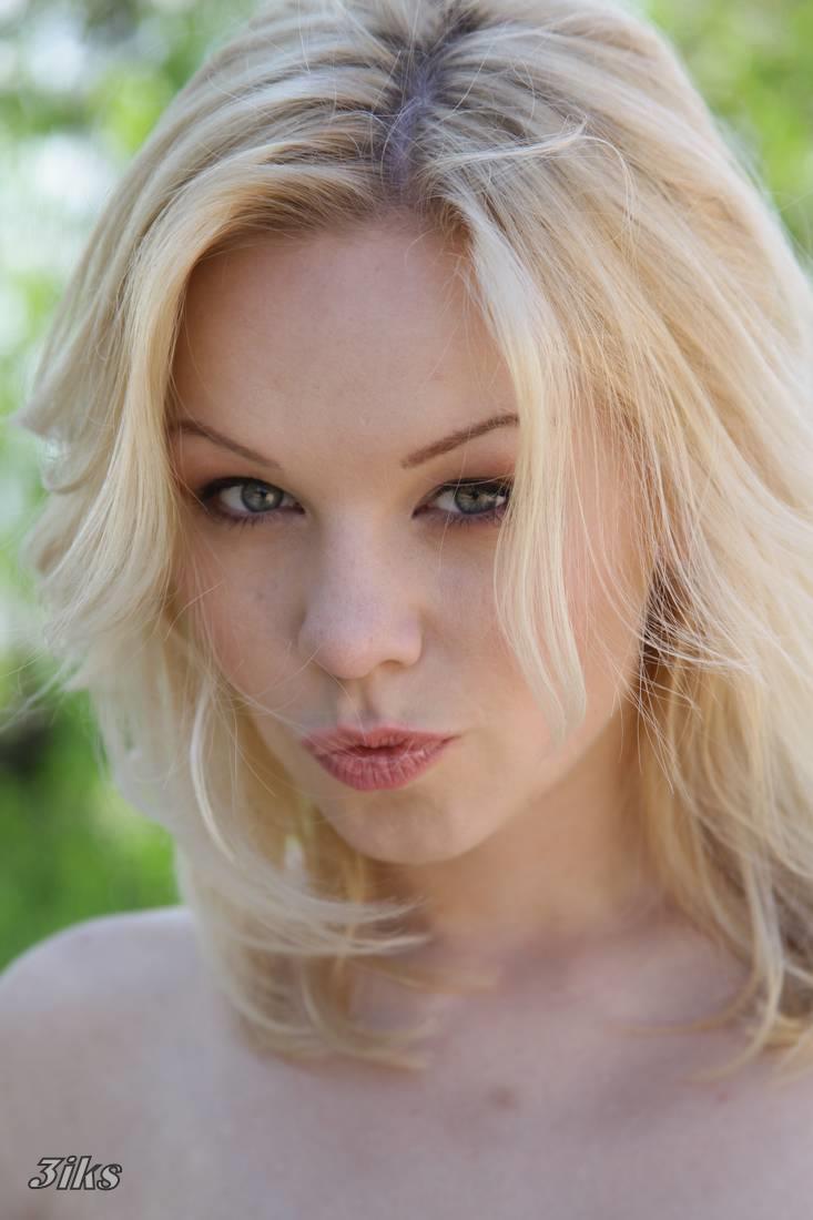Сексуальная блондинка-36