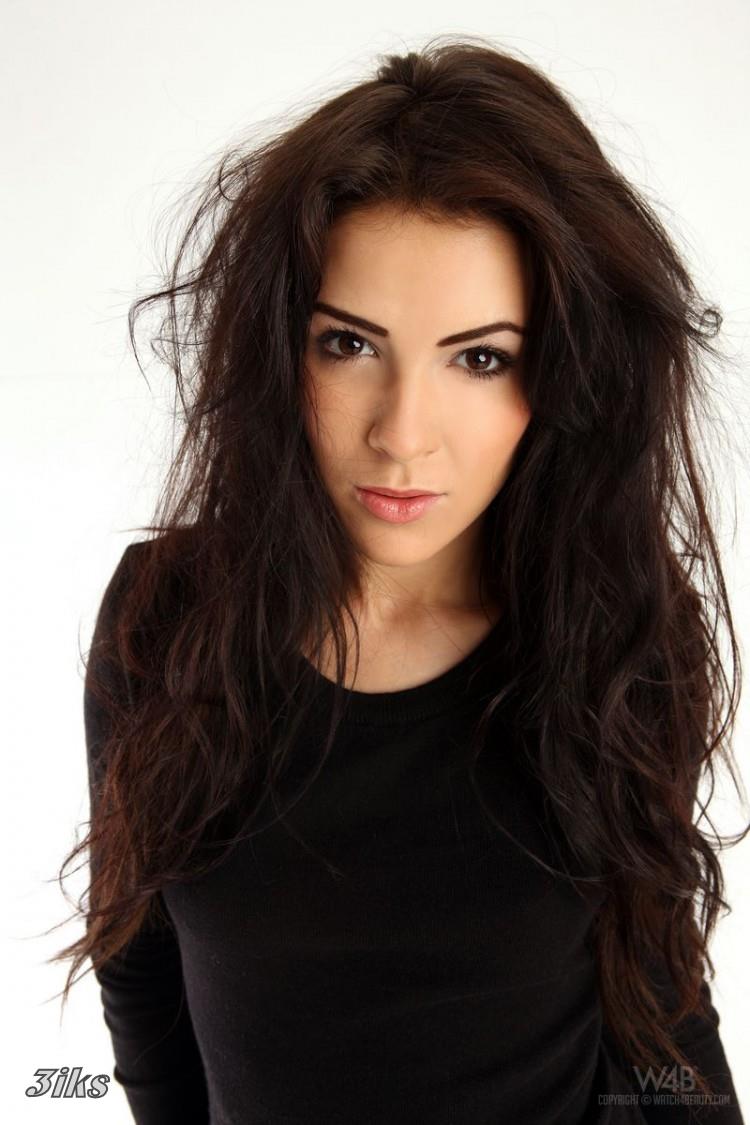 Страстная брюнетка с красивым телом-3