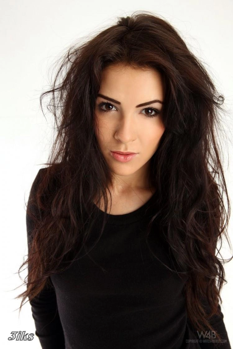 Фотосессия Страстная брюнетка с красивым телом-3