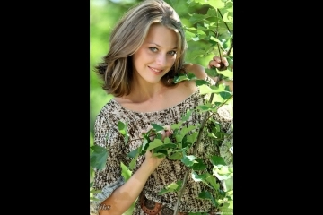 Фотосессия Голубоглазая красавица разделась на природе-12