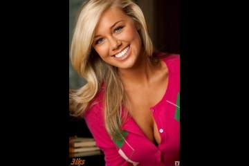 Весёлая девка с большими сиськами-0