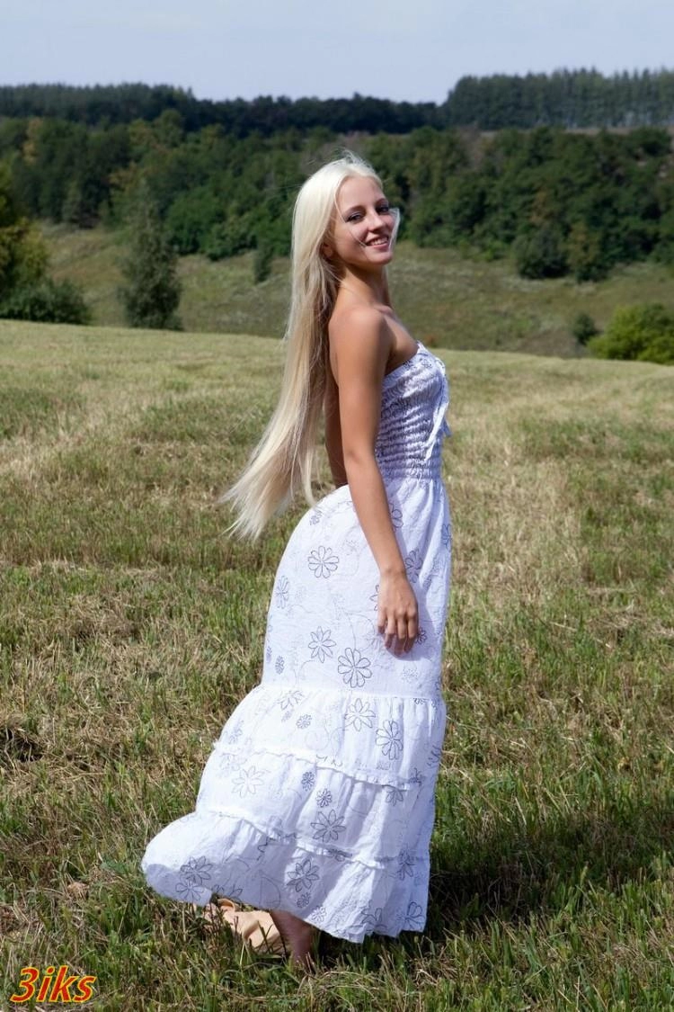 Фотосессия Белокурая голышом-0