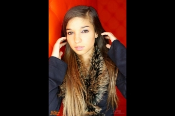 Фотосессия Молоденькая сучка в красной комнате-1