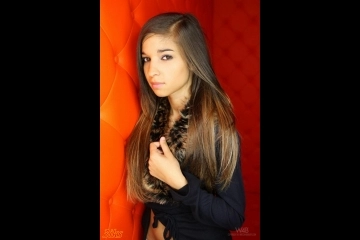 Фотосессия Молоденькая сучка в красной комнате-2