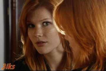 Нежная красавица в одних чулках-9