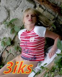 Разделась на развалинах-26