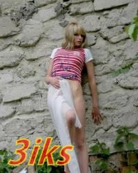 Фотосессия Разделась на развалинах-22