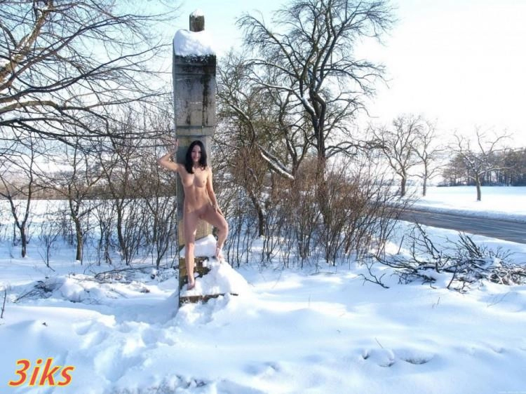 Фотосессия Голышом на февральском снегу-30