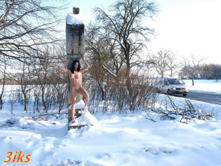 Фотосессия Голышом на февральском снегу-31