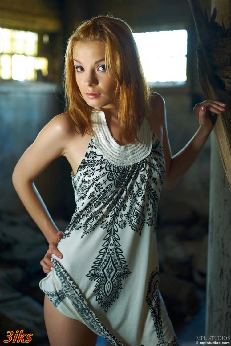 Фотосессия Стройная девочка на заброшеном складе-2
