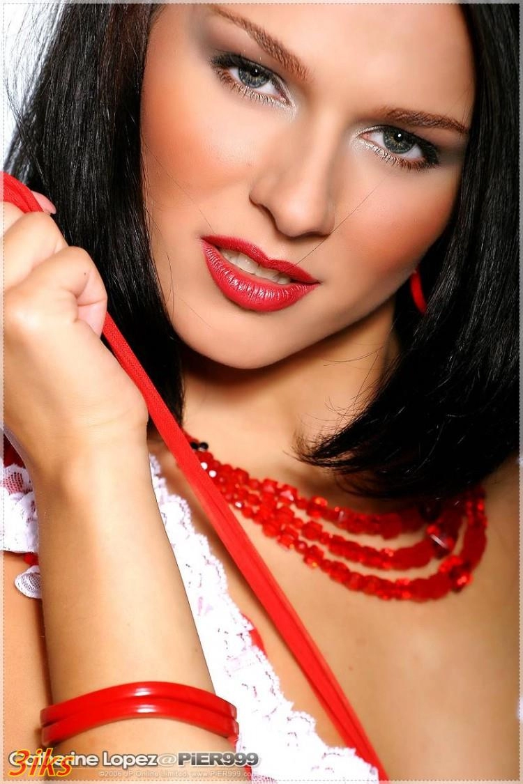 Фотосессия Развратница мастурбирует резиновым членом-10