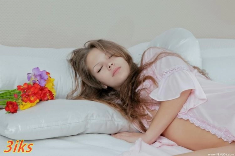 Фотосессия Голая красотка с зелёными глазами-0