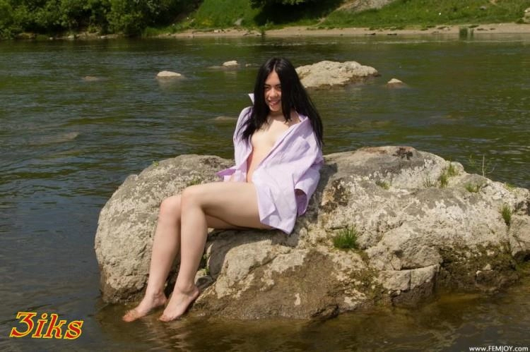 Фотосессия Секси девка разделась на природе-10