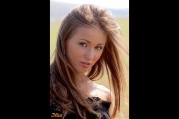 Фотосессия Голенькая красавица в чистом поле-5