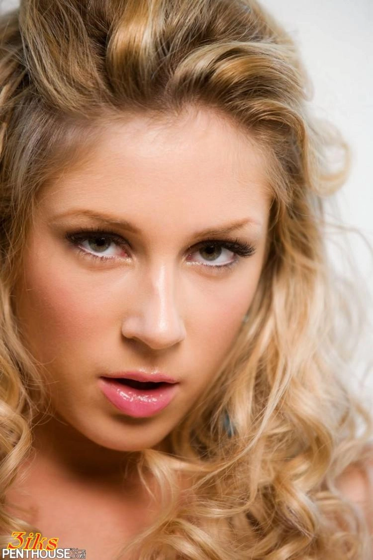 Фотосессия Развратная голая блондинка-34