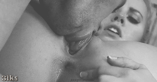 Порно көру: Анасы қызының құрбысын трахает