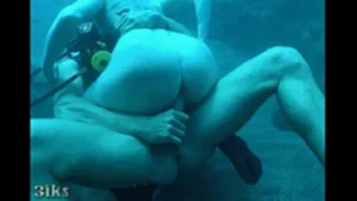 Кончил под водой