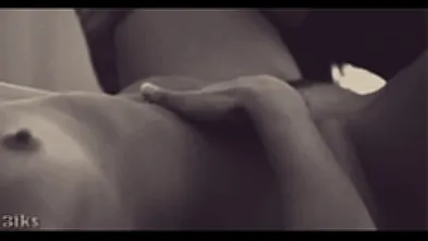 Нежно целует ножку подруги