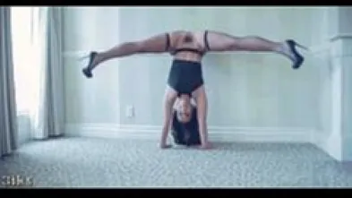 Упала булками на пол