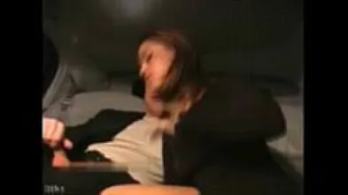 Сосёт маленький член в авто