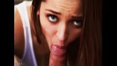 Сосёт и смотрит в глаза