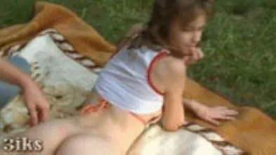 Наминает булочки