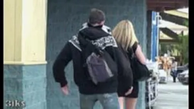 Задрал платье и сбежал