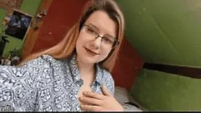 Очкасто - грудастая тёлочка