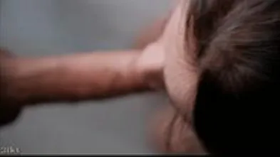 Заглатывает длинный тонкий член