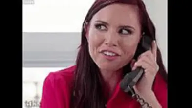 Кунилингус во время телефонного разговора