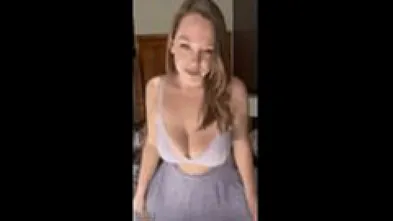 Палит сиськи на вебку