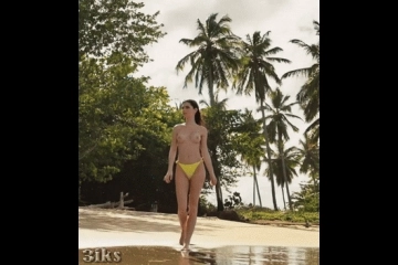 Очаровашка у моря